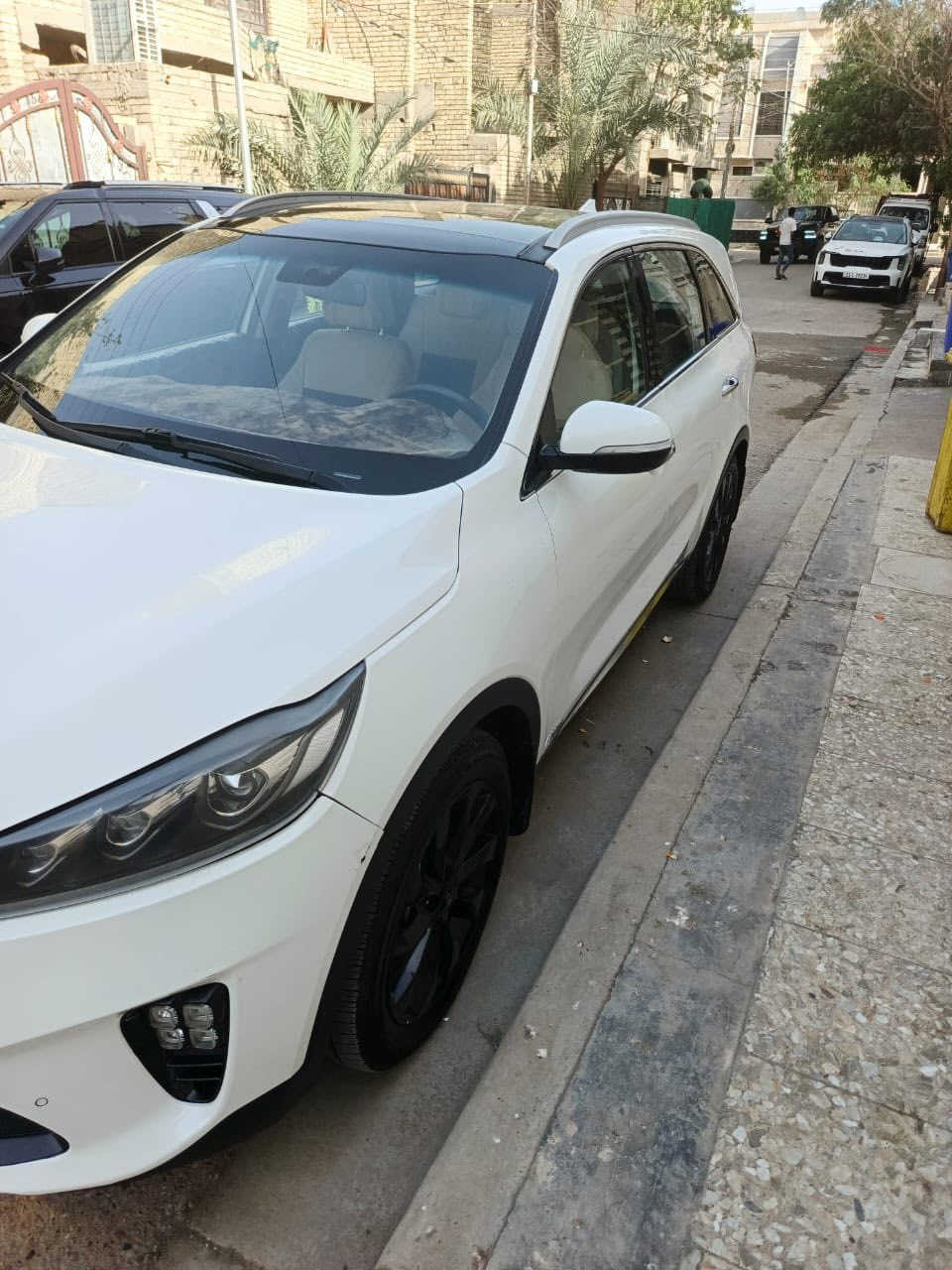 السلام عليكم مرخصت الادمن سيرنتو 2019 خليجيه بيه حادث خفيف ضرر فقط البنيد علئ كد شبر والباقي مكفولات 
السياره 
بانروما 
بصمه 
كشنات كهربائيه 
كشنات تدفئه تبريد 
رادار اماميه خلفيه 
جنطه شفط كهربائيه 
كامره 
حساسات 
شاشه 
ابيض صدفي
رادار مري 
هيتر مري 
مكينه 6 سلندر 
تحكامات استيرن 
فور ويل 
eco 
اوتو ستوب 
السياره موجوده البلديات السعر 270 وبيه مجال بسيط وبلعافيه علئ ياخذهه 
***********
