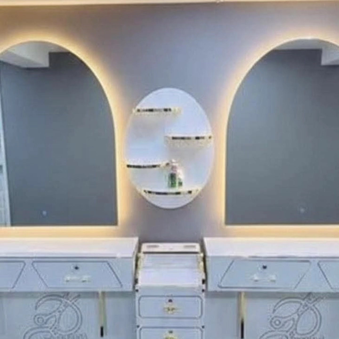 عرووض عرووض ديكور صالون حلاقة نسائي ورجالي..
مع [ مركز كاريزما لتجهيز محلات الحلاقة والكوزمتك جملة ومفرد ]، 
صالونك هو وجهة الأناقة الأولى."
احدث الموديلات وباسعار تنافسية 💪🏻🔥
عدنا توصيل لجميع محافظات العراق
للاستفسار راسلونا خاص .. أو مراسلة الواتس استاذ اركان ***********.  ***********.
