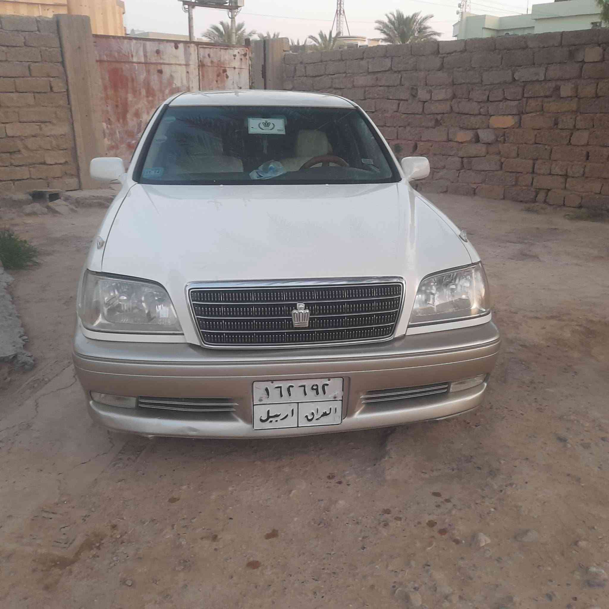 السلام عليكم ملكه اربع  دكم كرستال امامي خلفي فول موصفات كير محرك صدر بل جيس مابيها اي نقص فقط غاز لتبريد مراوس يرهم او بيه ٣٧ بيها مجال *********** زنون بيها محرك ديفور كبير
