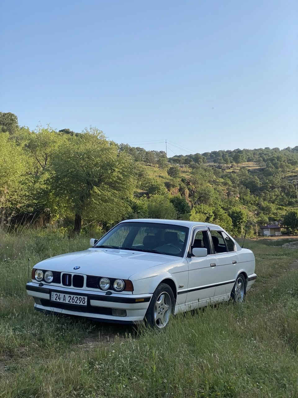 BMW 525 1993
بي ام ٥٢٥ موديل ١٩٩٣ اوتوماتيك 
رقم دهوك
هزة وسنوية جديدة 2030
بدون دعم بدون صبغ
مكينة وحدادية جاهزة
تبريد شغال ثلج
شاشة بلوتوث
لايت زينون

سعر 7,300$ مجال بسيط
***********
***********
شراي يتصل واتساب موجود
