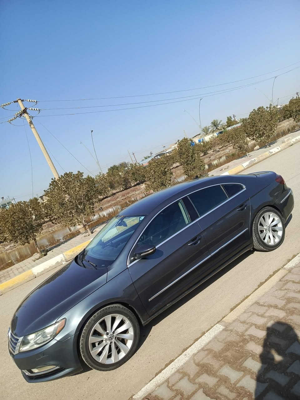 سلام عليكم فولكس فاجن باسات سي سي موديل 13 سياره بدون صبغ بدون ضربه السياره جديده كير مكينه خير من الله 
مكينه 2000 تيربو 
كير 6 نمر 
سياره كهربائيه كله شغاله تبريد تدفئه 
تحكمات استيرن 
شاشه وكامره 
كشنات كهرباء وتدفئه 
تبريد منفصل 
قطعتين تبريد 
اشاير بالمري 
لد ترحيب 
سياره مواصفات معروفه للبيع والمراوس السعر 115 وبيه مجال قليل مكاني ديالى هبهب ***********
