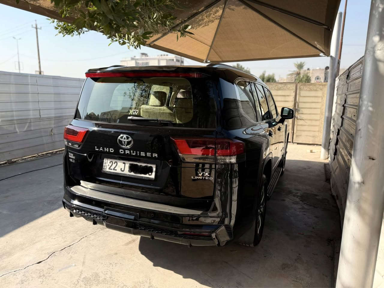 لاندكروز 2022 ( VX -SAS) توين توربو  ام الضمان رقم شمالي فول الفول بدون صبغ ولا تبديل الموصفات معرفه VX فول الفول ماشيه 63 الف كيلو السعر 66 الف دولار بيه مجال الرقم *********** بغداد, العراق
