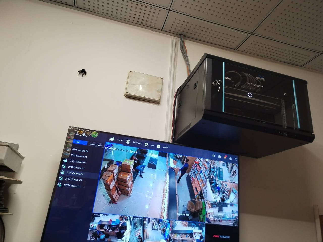نقدم لزبائنّا الكرام خدمات تنصيب وتجهيز أنظمة كاميرات المراقبة بجميع أنواعها، وتشمل الكاميرات الشبكية (IP) والكاميرات التناظرية (Analog)، بمختلف الموديلات والاستخدامات الداخلية والخارجية، مع تنفيذ متكامل يشمل دراسة الموقع، تحديد أماكن التنصيب بدقة، التمديدات، البرمجة، والربط مع أجهزة التسجيل لضمان أفضل تغطية وأعلى جودة تصوير.
كما تشمل خدماتنا تنفيذ وتوزيع شبكات الإنترنت السلكية واللاسلكية، ربط النقاط، برمجة أجهزة الشبكات، وتنظيم البنية التحتية للاتصالات بما يضمن الاستقرار والكفاءة.
ونقوم كذلك بتنصيب الأنظمة الصوتية، أنظمة النداء العام، وأنظمة الاتصالات الداخلية (البدالات والإنتركم)، مع الضبط والاختبار الكامل للنظام.
إضافةً إلى تنفيذ أنظمة السلامة والأمان، وتشمل أنظمة إنذار الحريق، حساسات الحركة، وأنظمة الإنذار المبكر، وفق المواصفات الفنية والمعايير المعتمدة، مع التسليم النهائي للنظام جاهز للعمل وبكفاءة عالية.
***********
***********
