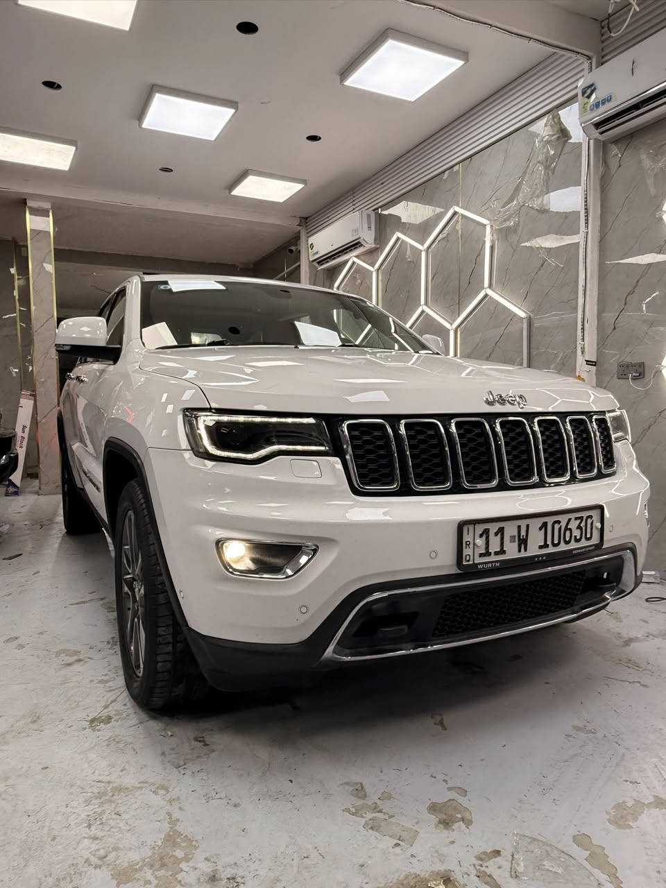 اللهم صلي على محمد وآل محمد
للبيع فقط 
لمتد بلاص فول
2018 وكالة مكفوله من الصبغ والتبديل 
ماشيه 80,000km
بانوراما
كشنات جلد حار بارد
رادار جانبي
حساس امامي وخلفي
ثلث شاشات
فور ويل4*4
الصندوق الخلفي كهربائي
كشنات خزن ميموري
شتيرن كهربائي
اطفاء ذاتي عند التوقف
شفتات ستيرن 
داخل عسلي زيرو جديد مغلف
غراض الشركه موجوده العده والسماعات والارضيات 
دبل بصمه عدد2
السياره بيهه سونرات عدد2 يعني مفحوصه  وجاهزه
رقم بغداد تحويل مباشر باسمي
هزه جديده ✌🏻
***********
مكاني بغداد السيديه
الشراي يتصل ويعرف السعر حالي حال السوك❤️
اذا معجبتك صلي على محمد ولتغثني ❤️
