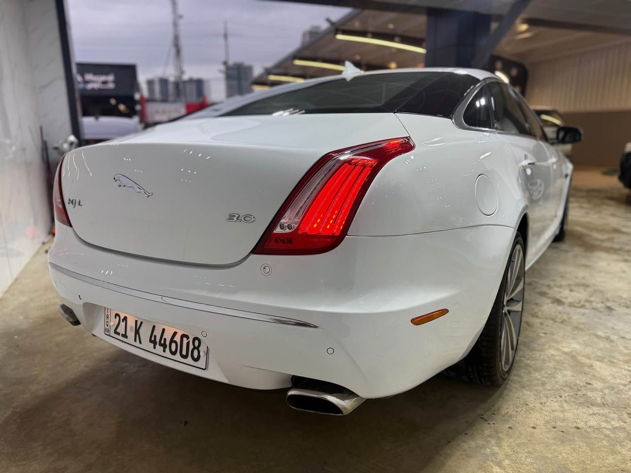 JAGUAR XJL⚜️
‎مودیل2013
109.000KM
✅بدون صبغ
‎فول مواصفات
‎داخل ابیض،كشنات جلد و حار و بارد،بـانوراما،شاشا كبیرە
‎بردە كهربای، صندوق  كهربای،كیر بالسكان،لایتات لید
‎وضع سبورت،الثلج ،بریك كهربای،مركزی،

‎محرك ٦ سلندر سوبرجارج
صفر شركه سردار
‎كلشي بشرت (محرك، كهربائي )✅
سعر140$💵
سلیمانی📍
0773 554 8009📞
……………….……
JAGUAR XJL⚜️
‎مۆدیلی2013
109.000KM
بێ بۆیاخ✅
‎فول مواسەفات
‎نـاو سپی،كوشن جلد و سارد و گەرم، پـانۆراما،شاشە گەورە
‎پەردەی كارەبای،سنوقی كارەبای،گێری پشت سوكان،لایت لید
‎مۆدی سپۆرت و بەفر،برێـكی كارەبای،مەركەزی،ڕاگری نشێوی

‎شەش بستۆنی سۆپەرچارج
‎خـلیجی سفری شەریكەی سەردار
مەكینە و گێر و كارەبای هەمووی بەشەرت✅
سعر140$💵
‎سلێمانی📍
0773 554 8009📞 السليمانية, العراق
