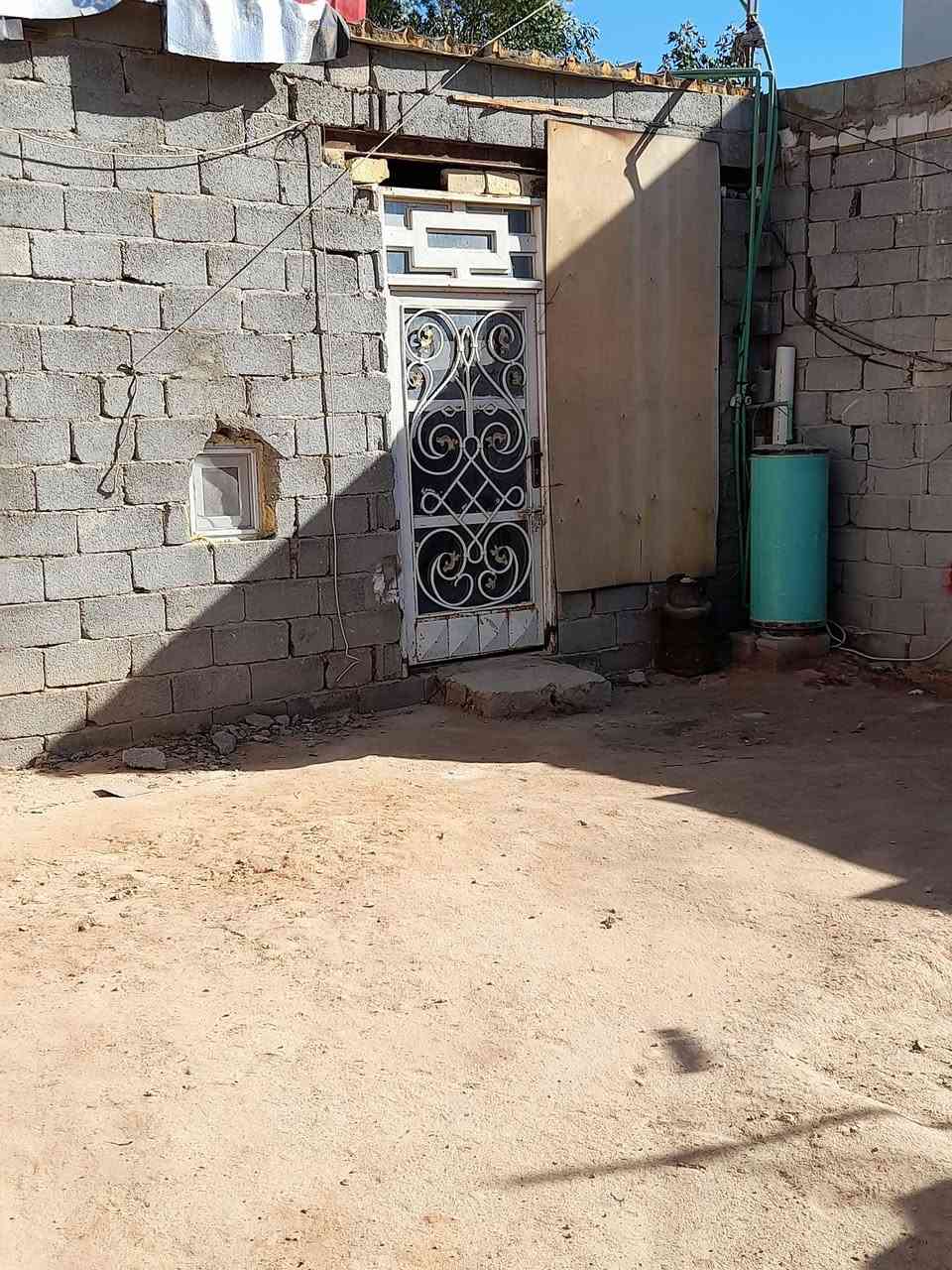 دار للبيع ١٠٠ متر مربع غرفة ٤× ٦ مطبخ وصحيات أساس صب سقف سندويج حي ميسان خلف سكلة الكرعاوي سعر مناسب جدا ٢٢ وبي مجال بسيط الاتصال ***********
