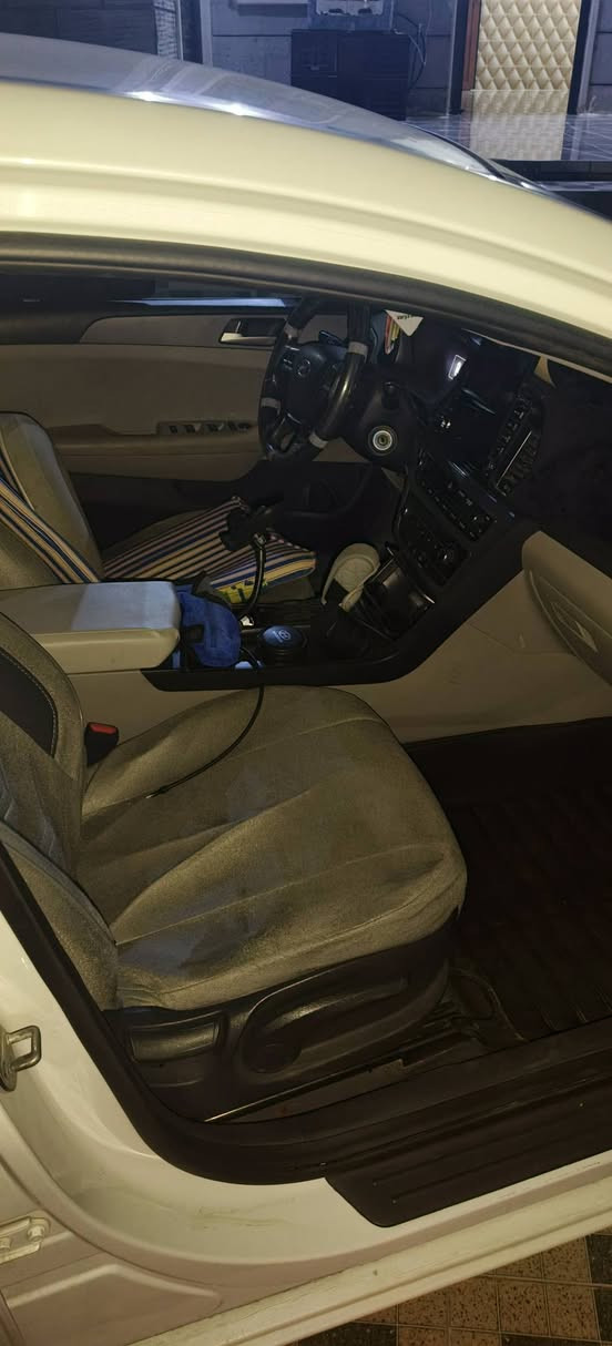 سوناتا ٢٠١٦ 
وارد امريكي 
لون ابيض صدفي 
رقم نينوى الماني 
محرك ٢٤٠٠  GDI جي دي اي
تواير جدد
حدادية صدر امامي وخلفي ١٠٠%
دهن المحرك والگير شرط الاصلي
نظيفة ومتعوب عليها واستخدام شخصي 
الضرر صبغ الباب الخلفي عكس السائق وشوية من هلال الجاملغ الخلفي صبغ
دوشمة الارضية جلد 
دوشمةالكشنات
ترايك وين ما تريد وشرط تمشي ٢٠٠
السعر ١٢٧ وبيها مجال
البيع نقداً لا مراوس ولا وعدة
رقم الهاتف ***********
وايضاً مثبت عليه واتساب
مكان السيارة صلاح الدين الشرقاط
