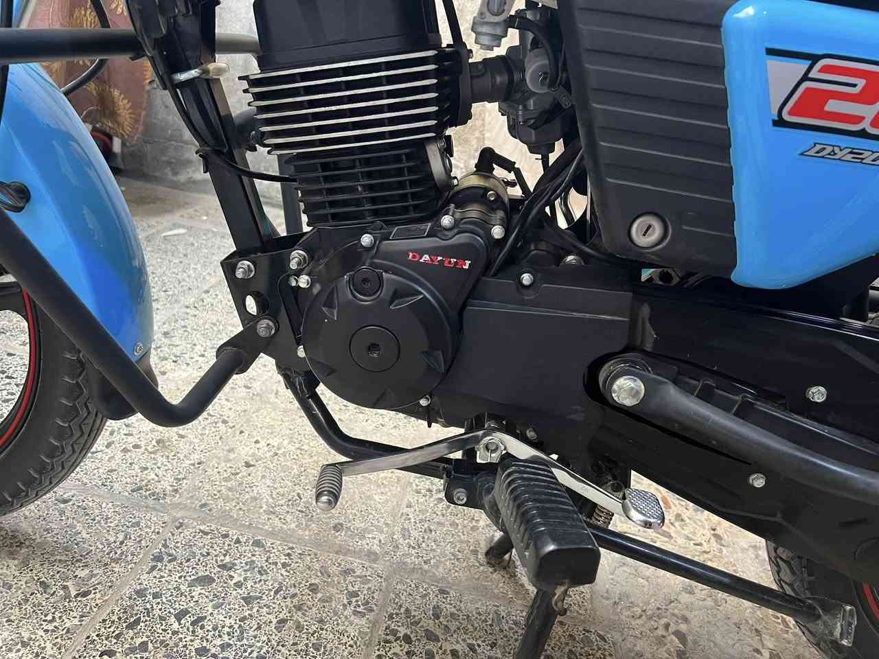 سلام عليكم شباب دايوو نفخ للبيع موديل 2024 دراجة نضيفه حيل مكفوله كفاله عامه مكينه 200لون سماءي ام الكتابه الحمره اوراق اسكنر منل الوكيل  وبيه وصل معرض مكاني حله بابل مركز مدينه السعر مليون 650 وبيه مجال بصيط لاتصال ***********
