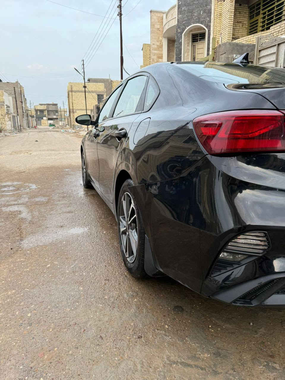 السلام عليكم 
سياره للبيع كيه فورتي 
موديل 2022
السياره وارد أمريكي 
حادثها موجوده مع الصور حادثها كلش حلوه خفيف 
مواصفات السياره 
انضمة قياده 
مانع انزلاق 
نصف فول 
قياده ذاتيه 
محرك 2000دوش المرغوب 
نضام أيكو 
كامره دواره 
السياره بيها بعد مواصفات حلوى
تريد تحويل تريد سنويه إني حاضر 
الي يحب يستفسر أكثر يتصل على الرقم بي واتساب
وإني حاضر ‏‪***********‬‏
السعر 140 وبيها مجال شي قليل للشراي
