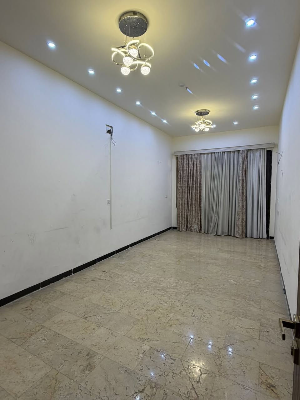 للايجار في السيديه
دار سكن 150 متر موقع مميز 

يحتوي على :. 

5 غرف نوم _صاله _مطبخ _خدمات _كراج 

مبلغ الايجار :. 1.500  قابل للتفاوض 

للاستفسار اكثر الاتصال على الارقام التاليه ؛.

***********

***********

او زياره موقع الشركة 📍

السيدية الضباط مجاور افران الزيتون 2 

#شركه_الاعمار_الهندسي_للاستثمار_والتطوير_العقاري.
