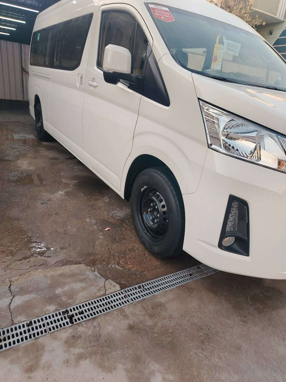 السلام عليكم هايسه موديل 25 زيرو فول مواصفات كير اوتاماتيك ضمان شركة ساز مرقم اربيل ترقيم جديد الاستفسار على الرقم *********** مكان السياره غزاليه
