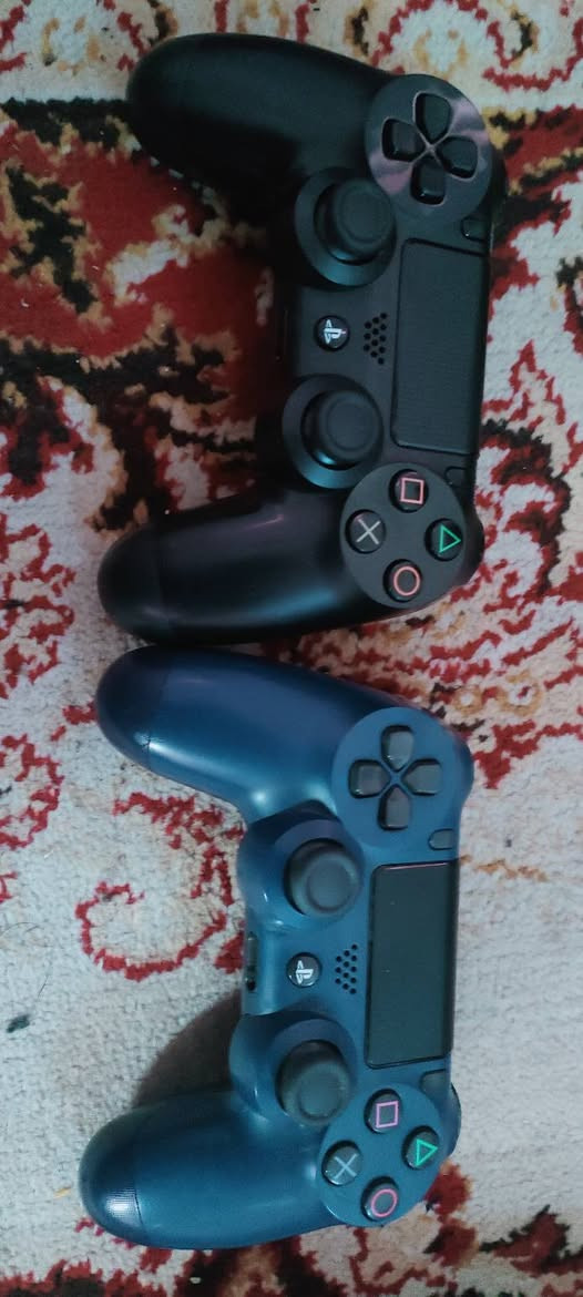 للبيع ps4 فات،
بلي 4 للبيع جهاز نضيف مفتوح لغرض التنضيف وتجي وتفحص البلي كامل قبل الشراء مع جويستكات 2 اصليات وحده مال سلم ووحده مال برو 

3 العالب سكيرو وبلاك3 وتراث هوكورز عربيه

السعر مع الالعاب: 265

السعر بدون الالعاب: 190

والسعر قابل للمفاوضه.

العنوان: كربلاء شارع ميثم التمار.
الرقم: ***********
