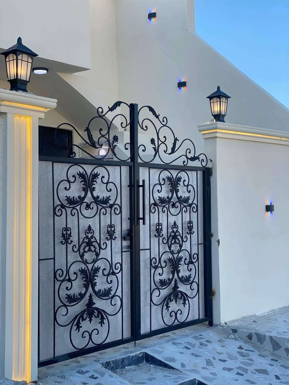 سلام عليكم بسعر مناسب للبيع بيت 100متر جديد صفر مامسكون فول سراميك تبريد مركزي واجه فلين تركي اناره مخفيه  عنوان كركوك حي بدر فرع لحم بعجين الماسة السعر 39بي مجال تواصل *********** 
***********
