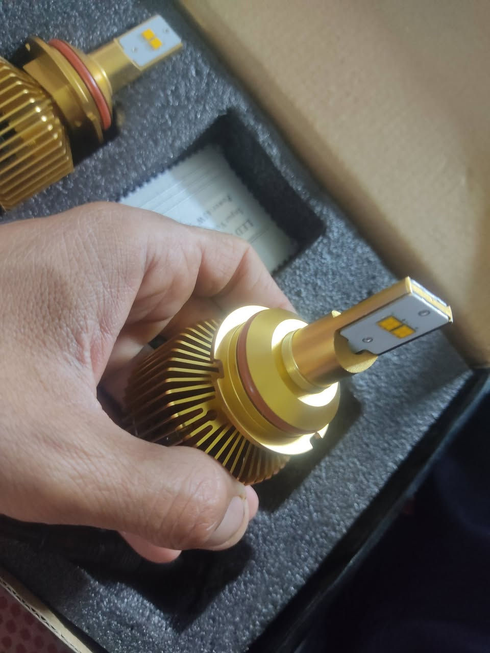 شباب لايتات للبيع جابوهن الي وما ستعملتهن ابد ما اعرف لونهن شنو بس اعتقد ثلجي اصلي الييفيدنه قيمهن بل يرضه بي الله مكاني بلشعب ***********
