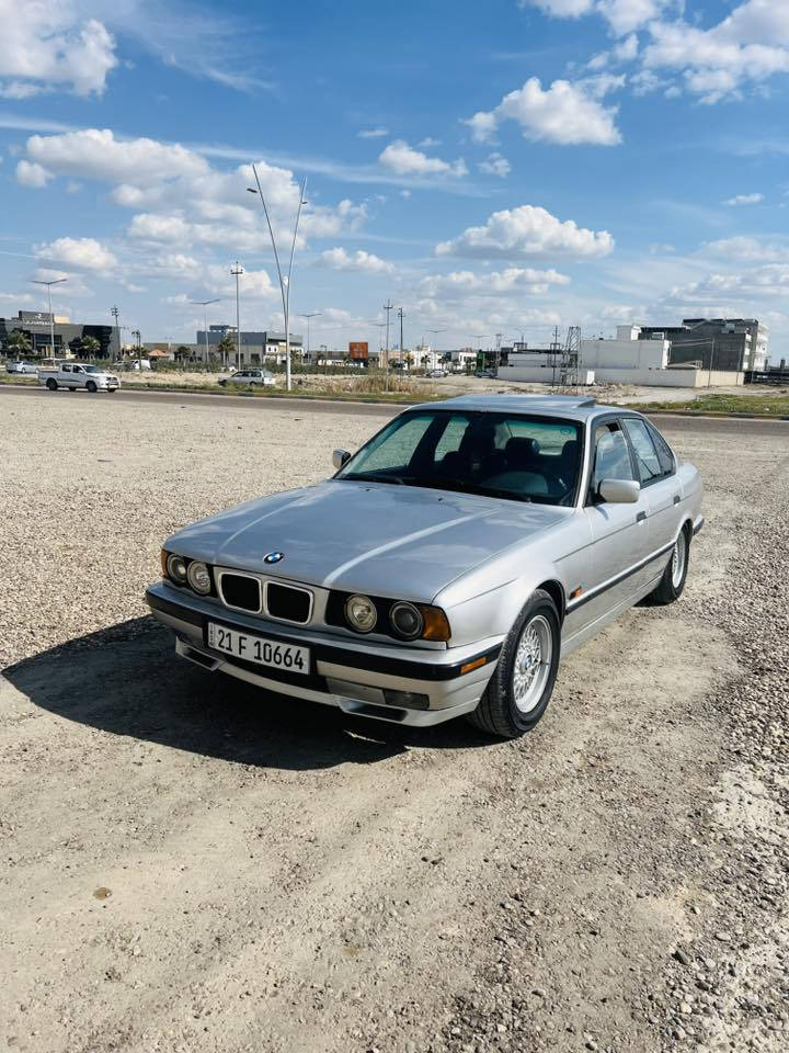 السلام عليكم 
للبيع بي ام 525 اصل موديل 91صبغ عام جماليه بدون ضرر
محرك 525 عدل مسكر المرغوب كير وتماتيك شرط 
رقم وهزه وبراد جديد سليمانيه بسمي شرط التحويل
ثاني يوم سنويه 2031 قبل اسبوع محوله شرط
صدر امامي خلفي جديد تخم تايرات ويل كب جديد خليه 
غرفه جديده 4بطاين جديد شرط لايتات جديد بجم عريظ 
بك لايت جديد سلايت تبريد تدفئه شغال 
مسجل سماعات شغال السياره احلا من الصور
السياره جازه كهربائيه و ميكانيك كل شي شغال 
مكاني تكريت السعر مناسب 68 وبيه مجال 
***********
***********
