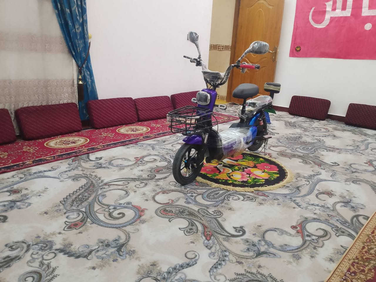 يالله سلام عليكم دراجه شحن جديده صارله شهرين من طلعت من الوكيل بلكارتون كلشي شغال بيهه سعره ٣٠٠وبيه مجال قليل العنوان بصره التنومه جوه جسر اليطالي انتصال عله الرقم ***********

