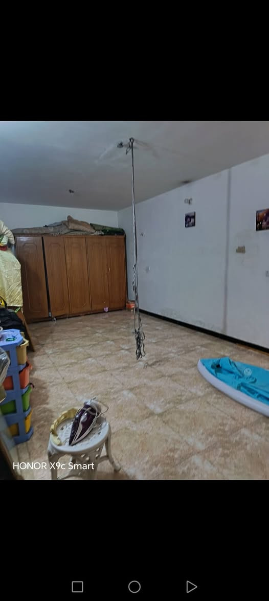 منزل للبيع /مساحة /١٥٠م واجهة /١٢/النزال/١٢ ونص /يتكون من /٤غرف /+صالة +مطبخ +خدمات /الدار نظيف جدا ارضية مرمر /موقع ممتاز /شهداء البياع /خلف جامع الكبيسي /الاستفسار على هذا الرقم /***********

