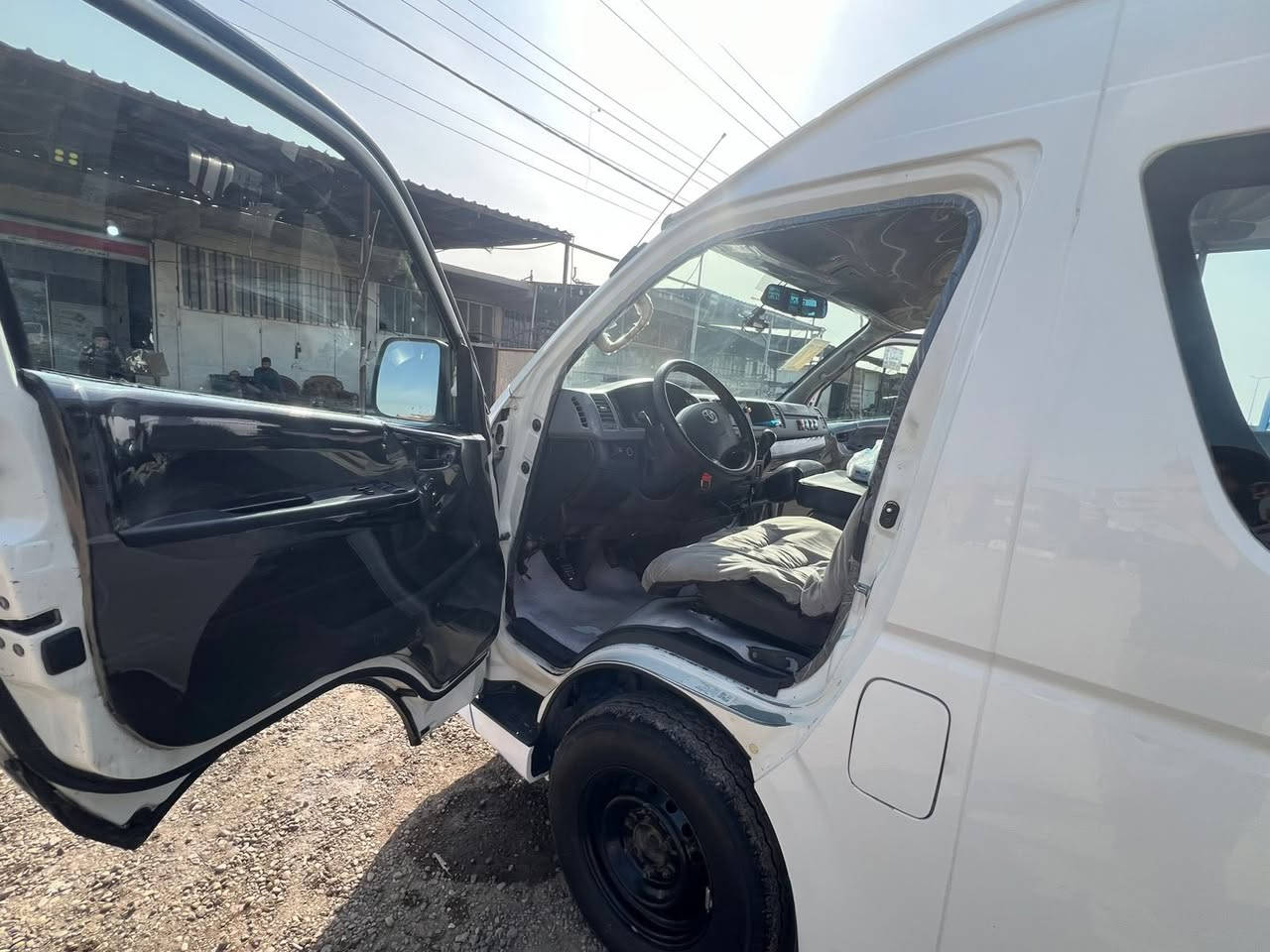 السلام عليكم 
هايسه تيوتا 2011 للبيع سياره نضيف بمعنى الكلمه سياره خط طلاب فقط ما طابه كراج  جاهز من كلشي كلها جديده 
محرك كير اكسن صدر امامي خلفي تخم تاير كهربائيات كلها شغاله على وضع الشركه  دوشمه جديده قبل ٣ اشهر مدوشمه
السياره بيها دعجه بطويله أمام التاير الخلفي ومعمره فقط وبيها تكحيلات شخوط بالكصيره فقط موجوده صور الدعجه 
السعر 225
***********
