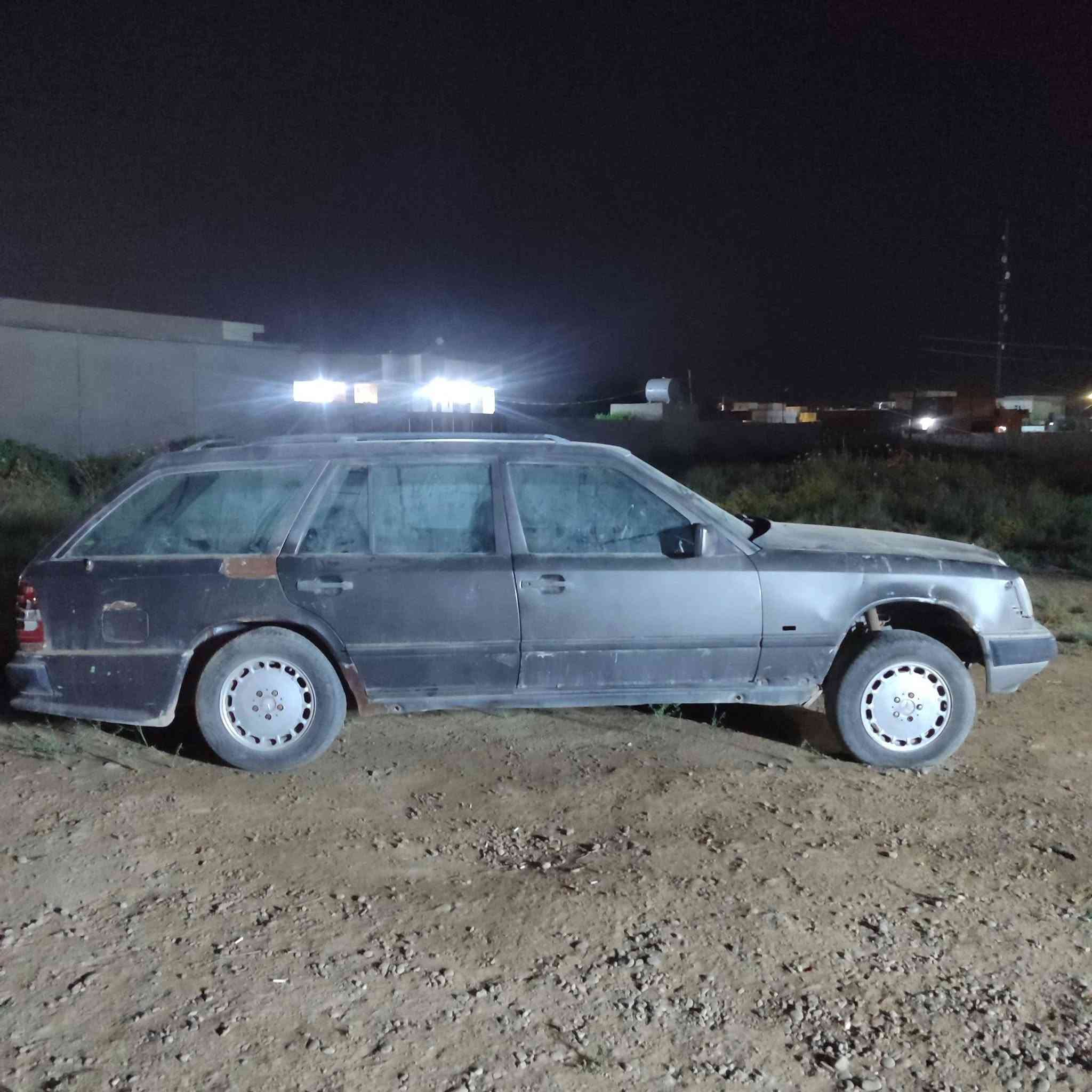 السلام عليكم مارسدس دب ابيع هيج بدون محرگ وگير گشرها نضيف غرفتها حلوه بدون ارقام على وضعها السعر 600 وبيها اتصل ودلل ***********
