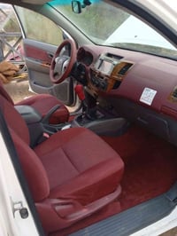 للبيع هايلوكس 2013 رقم مثنى دولي مشروع وطني سنويه جديده السياره مكفوله...