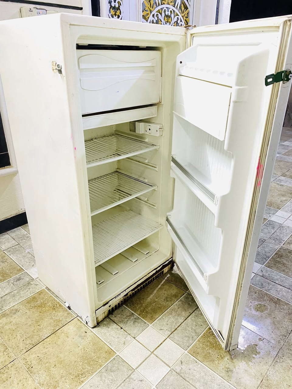 موجوده ثلاجه حجم وسط نوع رويال وشغاله عالفحص وضمان ماداخله تصليح مكانه المحاويل


**إذا كنت صاحب هذا الإعلان وتريد حذفه لأي سبب، رجاءا أرسل رسالة إلى الدعم الفني**