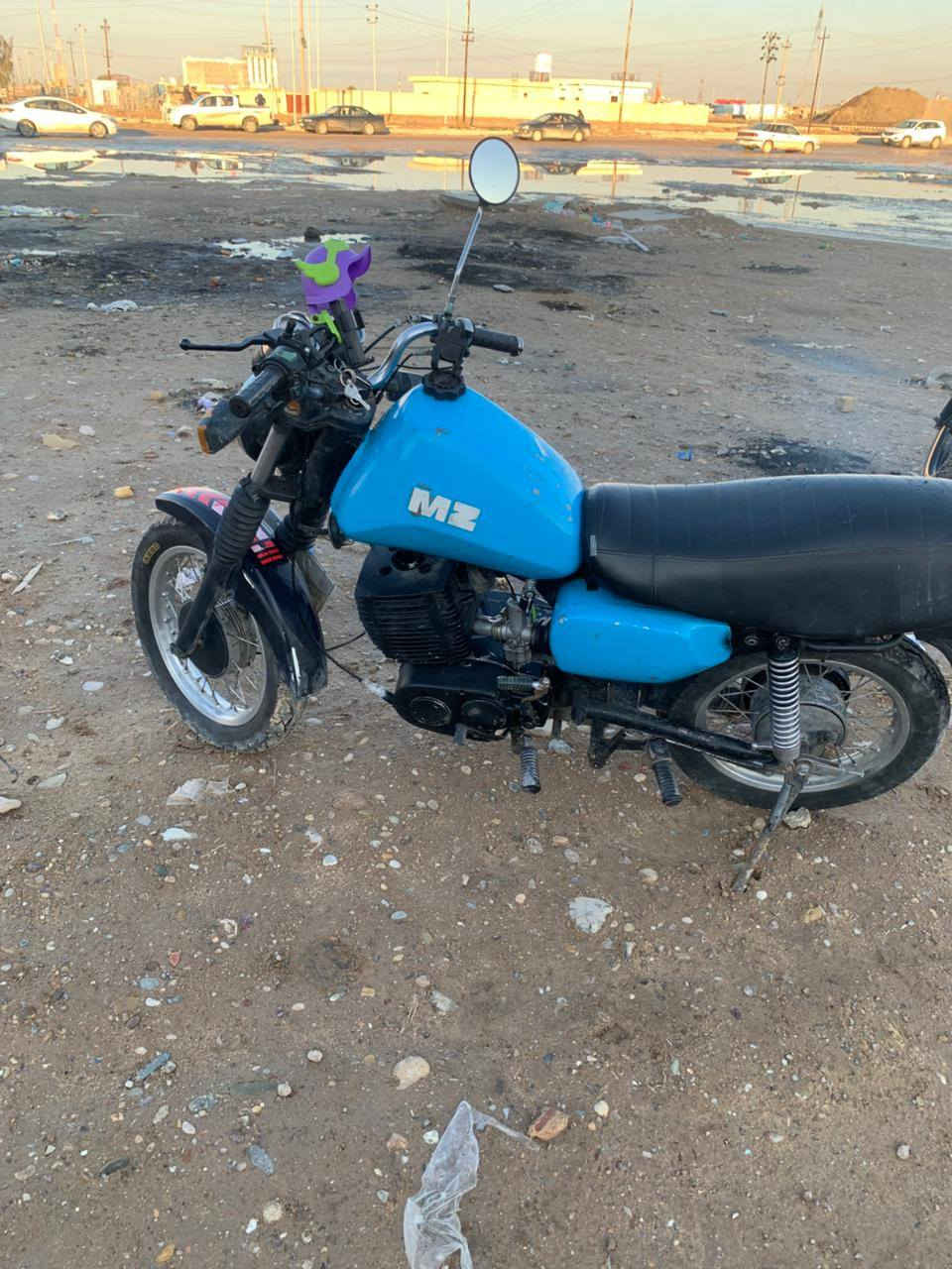 السلام عليكم  دراجه للبيع غنبوره رقم جديد انكليزي شرط التحويل شراي فقط يتصل المكان صلاح الدين. ***********
