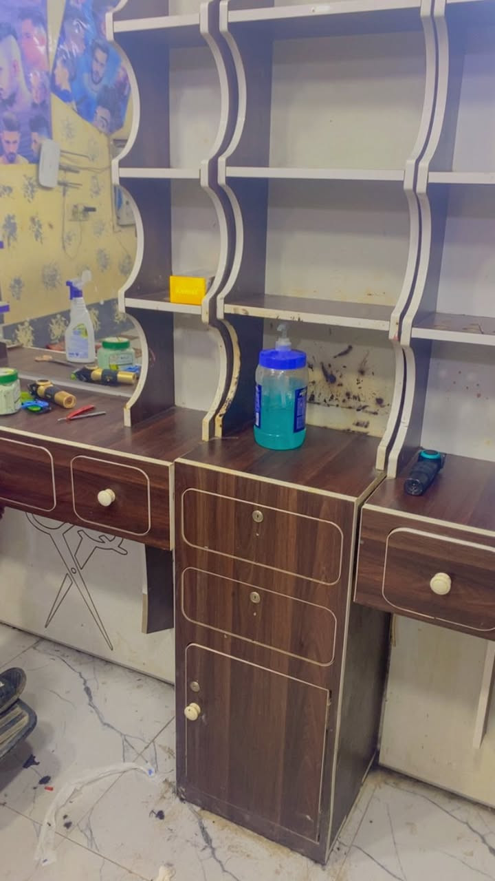 السلام عليكم 2 ميز مراية +قطعة وسط فاتريا السعر 300  العنوان مجمع الاحسان قرب بسماية.    للتواصل*********** واتساب
❤️❤️
