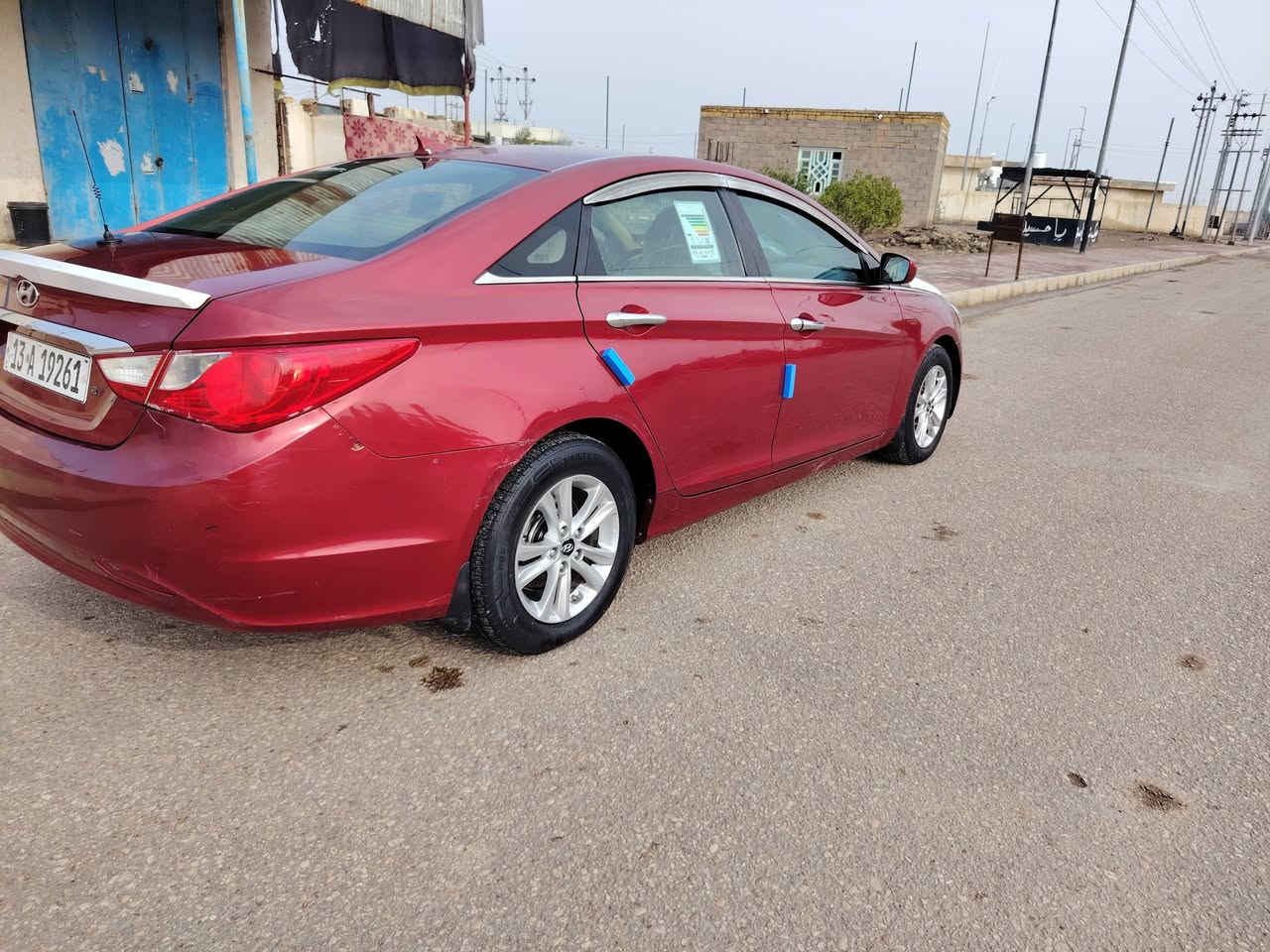 السلام عليكم لبيع سوناتا موديل 2013وارد أمريكي حادثه طرف البنيد مصلح نفسه وبيه صبغ الجاملغ المامي فقط والباقي مكفول حداديه جديده تخم تايرات جديد مكينه لاتنقيص ولاتبخير جاهزه من كلشي رقم ميسان انكليزي مكان السياره ميسان الميمونه السعر 90وبيه مجال قليل كلش ***********/***********
