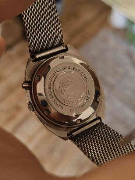 اورینت اوتوماتیك یابانی اصلی مینا خاصە انتاج ۱۹۷٤
دی دیت مکینە ۲۱ حجر تفاصیل بلادیه قیاس ۳٦×٤٠
واتساب ***********
