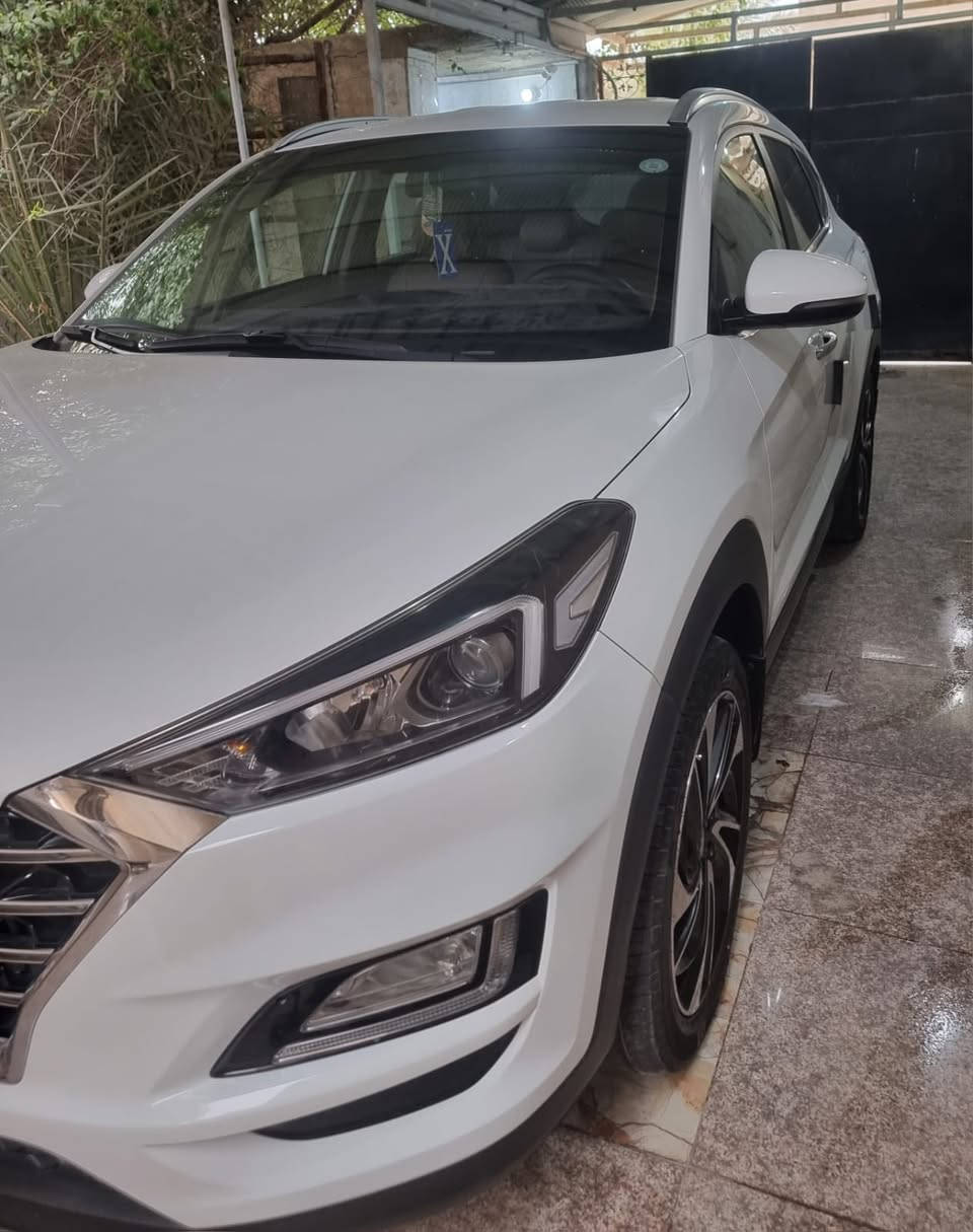 السلام عليكم
توسان خليجي ابيض 21 ماشيه 88 الف كيلو مكفوله موصفات محرك دوش 2000  بصمه 2 كشن كهرباء قماره حديد تبريد قطعتين مغلف الارضيه مع الكشنات جلد رقم اربيل تحويل او وكاله سعرها 210 وبيها مجال .
الزبير - المربد الجديد 
***********
