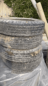 تايرات 700 على 16لاسه نص عمر مستعمل السعر 100الف لاستفسار ***********
