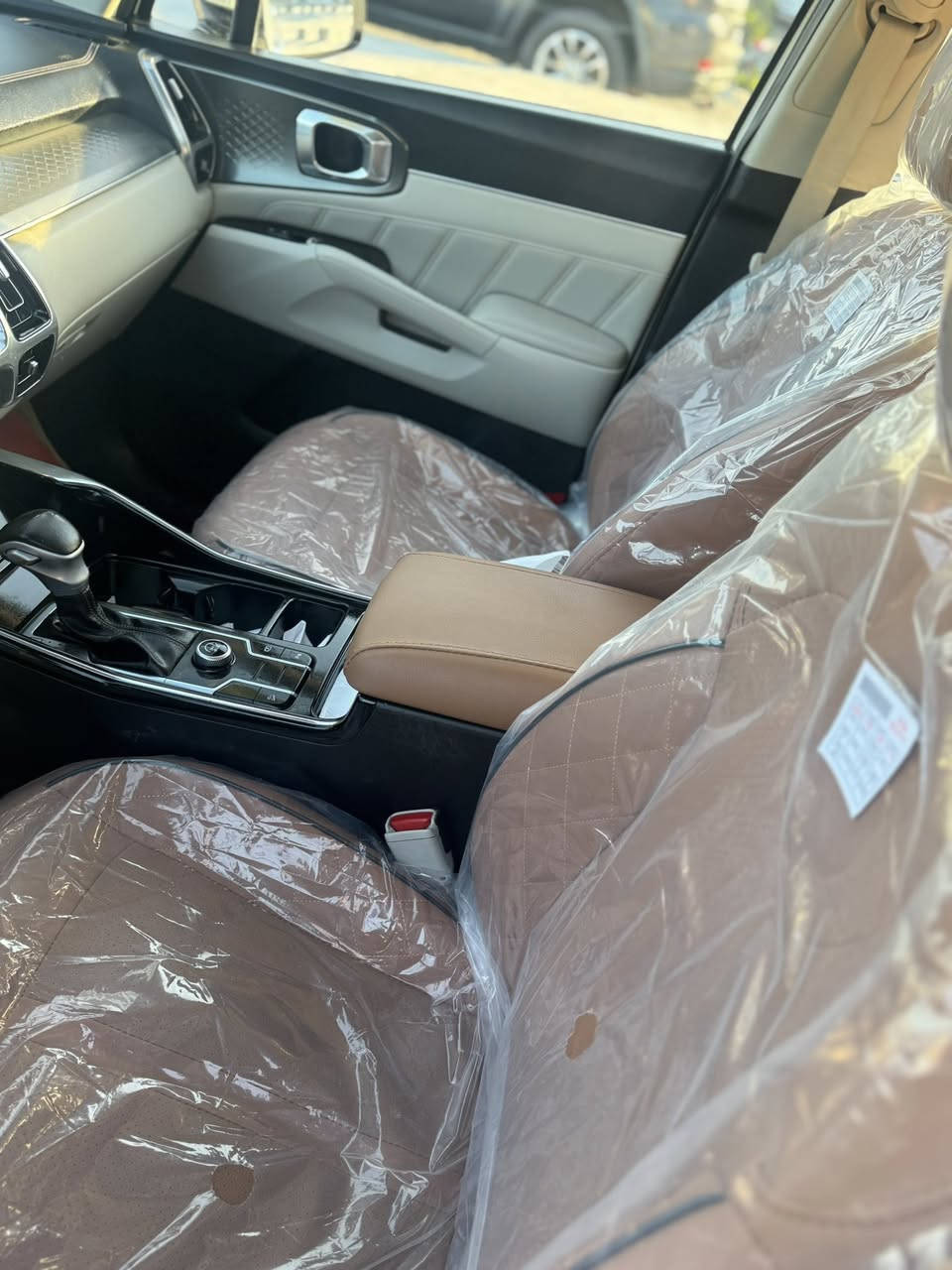 سورنتو 2021
سعر 250 ***********
ماشيه 85
محرك 6سلندر / 7 راكب 
مواصفات 
بصمه تشغيل 
بصمه ابواب
تشغيل عن بعد 
كشن كهرباء
جنطه كهرباء 
حساسات أمامي خلفي مكانها ناصريه 
مرايه شفط
