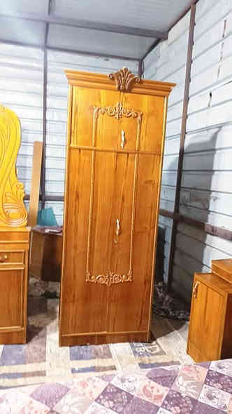 غرفه اخشاب للبيع خمس ابواب ملحق نضيف زاويه كنتوريه السعر 550 الاتصال على الرقم *********** بغداد متواجد واتساب وعندي توصيل بكروه
