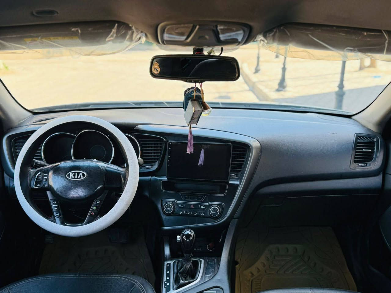 وبتيمه موديل 2013 وأرد خليجي سياره كفاله من ضربه وتبديل بيه قطعتين كلير فقط وباقي سياره مكفوله من الضربه وتبديل وصبق سعره 104 وبيه مجال رقم هاتف ***********موصفات سياره شاشه كامره خلفيه مثبت سرعه تحكم استيرن شاير بل مري كشنات جلد قطعتين تبريد حساسات خلفيه حساسات ماميه حداديه تخم تاير جديدات محرك وكير كفاله مكان سياره كربلاء مكلف بل نشر كربلاء, العراق
