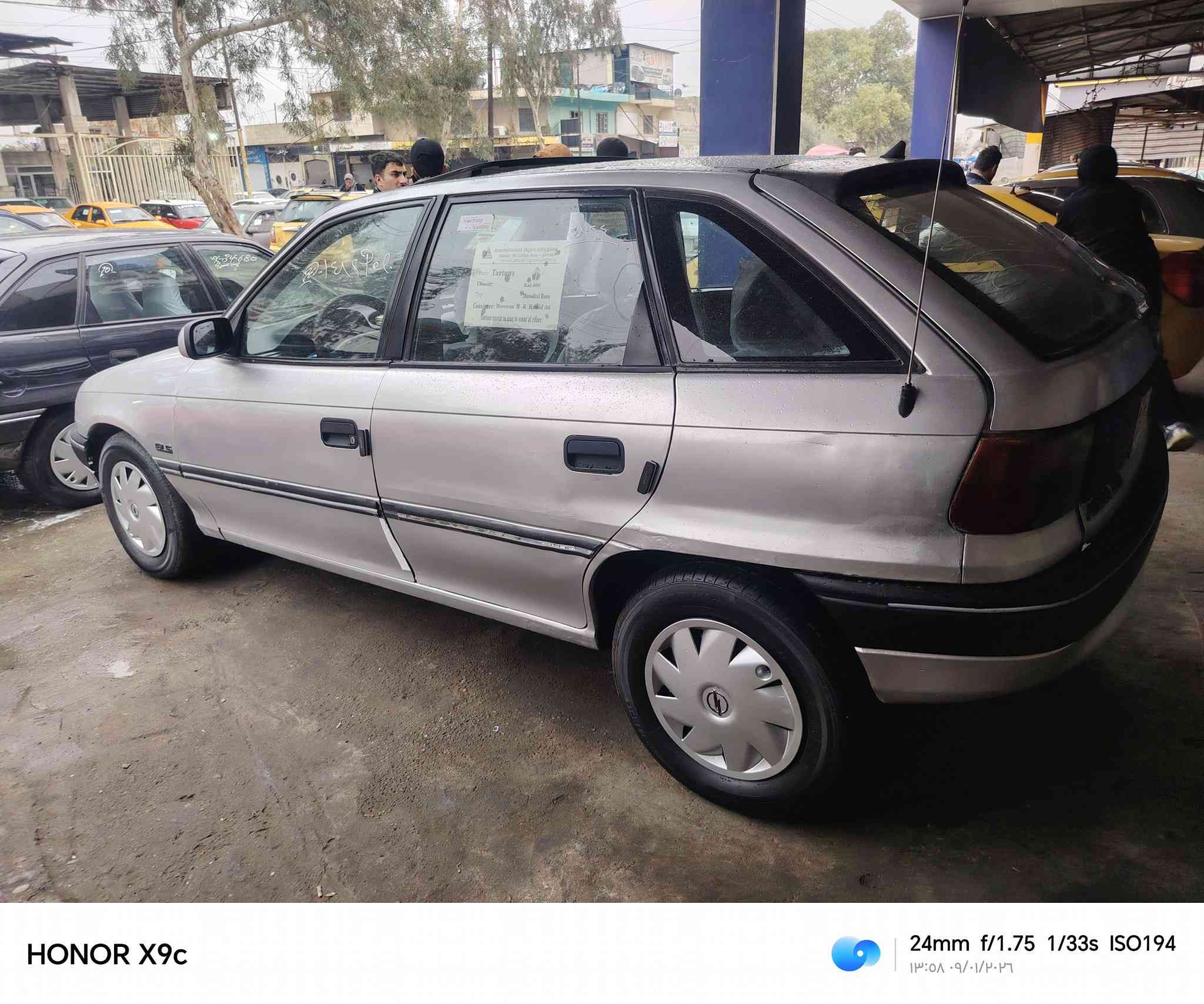 من رخصة الادمن... استره للبيع حجم 18 كير ومحرك شرط. صبغ بس الدواير سيارة جهازه فتحه سلايت طخم جديد سنويه عظم شرط الوكاله والتحويل.. داخل فول نضيف جامات كهرب موديل 92.. السعر 48 بيها مجال للطيبين.. العنوان موصل الأيمن ***********
