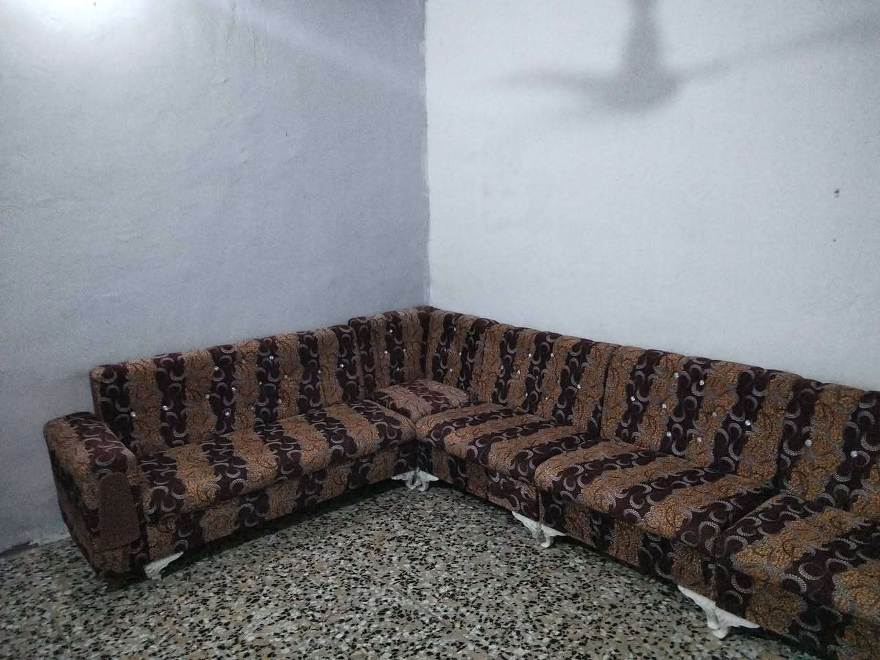 ديوان لبيع نضيف سعر 125بغداد الحسينيه ***********
