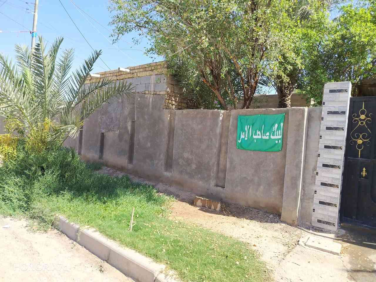 بيت للبيع
الشركه الغربيه مساحه ٣٠٠ م بناء مسلح ديوانيه غرفتين مطبخ هول حمام

حديقه كدام تصلح مشتمل وكراج سياره ومحل تكدرون تعدلونه وتفتحوه وترك وره بي ٥٠ م 

ع الكورنيش

ب٢٥٠ وبي مجال فقط الشراي يتصل

***********
