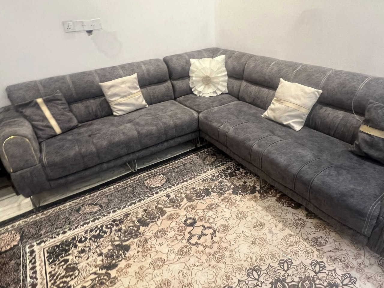 سلام عليكم عندي تخم للبيع وديوان 
تخم 10 مقاعد + طبله وسطيه 

ديوان 7 مقاعد بي ضرر واكع شمع عليه ورفقته با صور  اتغطي با مفرش تخم كلشي مبين مثل صور سعره جدا مناسب 

‭+964 770 535 3998‬


**إذا كنت صاحب هذا الإعلان وتريد حذفه لأي سبب، رجاءا أرسل رسالة إلى الدعم الفني**