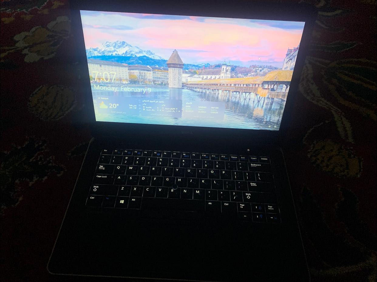 السلام عليكم
لابتوب dell للبيع
المعالج core i7 جيل رابع
الرام 8 كيكا
الهارد 256 كيكا ssd
البطاريه اكثر من ساعتين استخدام
كيبورد Led 
بصمه أصبع شغاله
يشغل جميع برامج المونتاج والألعاب المتوسطه
السعر 180 الف وبي مجال بسيط


**إذا كنت صاحب هذا الإعلان وتريد حذفه لأي سبب، رجاءا أرسل رسالة إلى الدعم الفني**