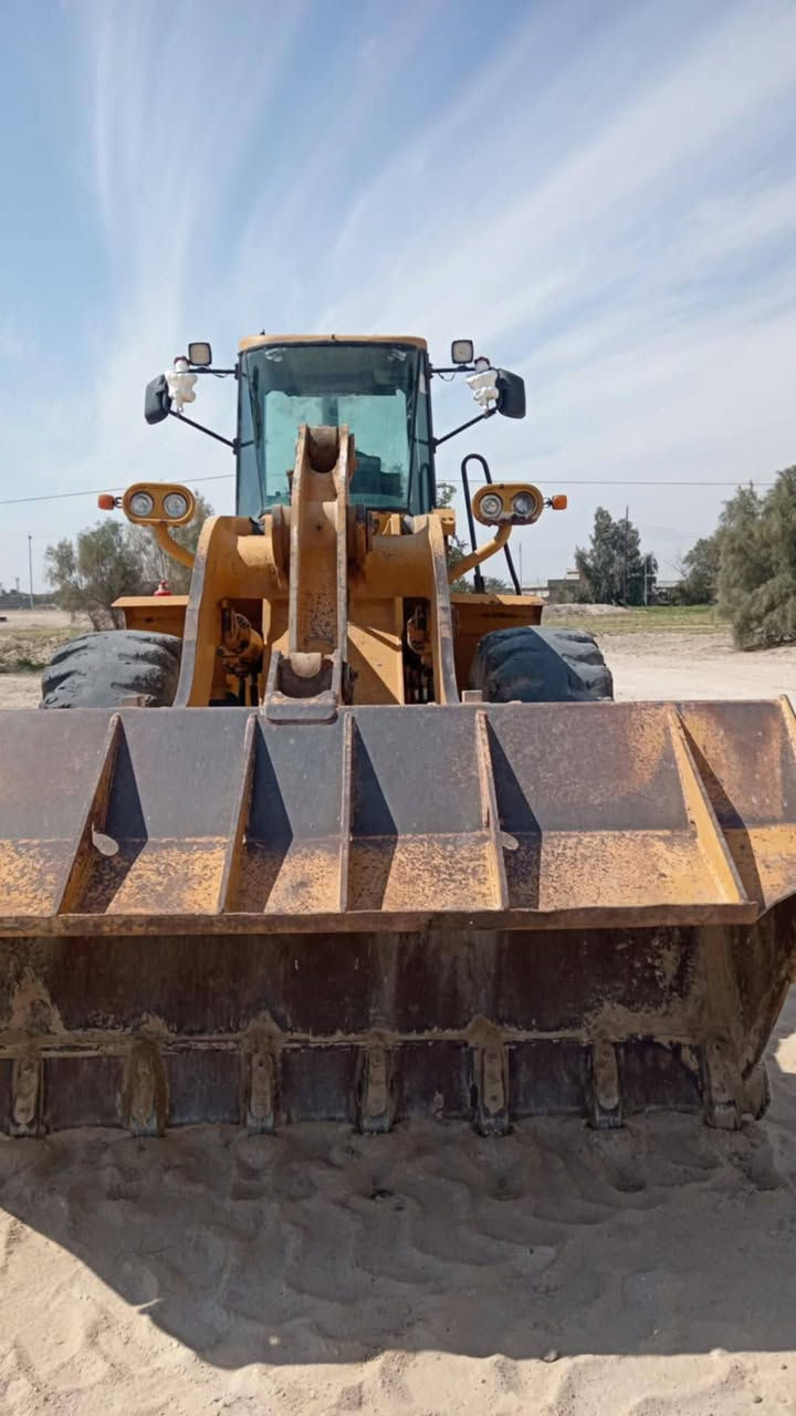 السلام عليكم ورحمة الله عيدكم مبارك وكل عام وانتم بحفظ الله ،،كاوسكي حجم 80موديل 2000رقم بصره مكينه گير واكسنات وصبغ ع الشركه محرك بالصندوك لاتنقيص ولاتبخير ولا حماوه السعر 4دفاتر ومن الله التوفيق هـ***********
