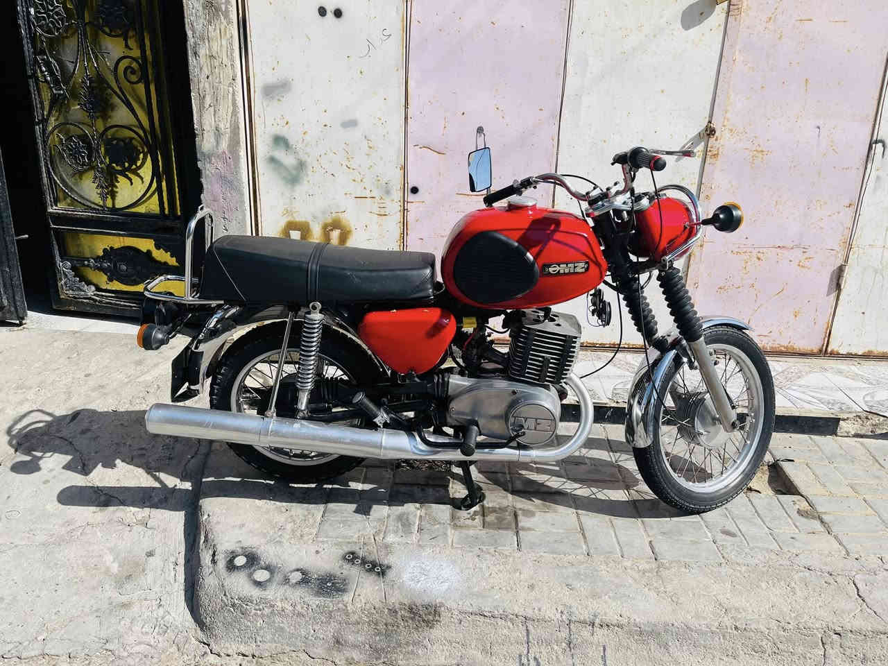 سلام عليكم جنايه دراجه 81  دراجه جديده بلاديه شاصي بدون لحيم تجي وتشوف بعينك مكينه جديده ستوها مشدوده سايس 5 بعدهي  ع سحك لبه وفلاون جدد كهربائيه كله جديد رقم وسنويه شرط التحويل مكاني بصره شط العرب سعر 2500 وبيه مجال رقم ***********
