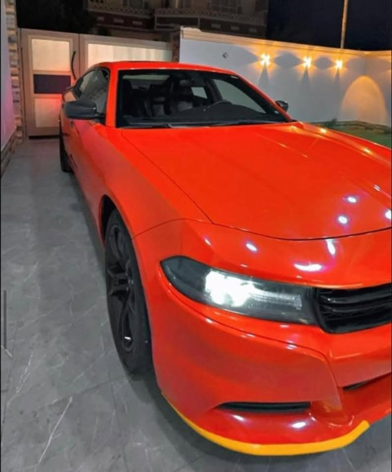 السلام عليكم جارجر موديل 2020محرك 3600لون برتقالي  sxt plus  فتحه فول السعر 24500بيهامجل بيها طخه بلصندوك من امريكا والضربه معروضه بلصور *********** رقمي
