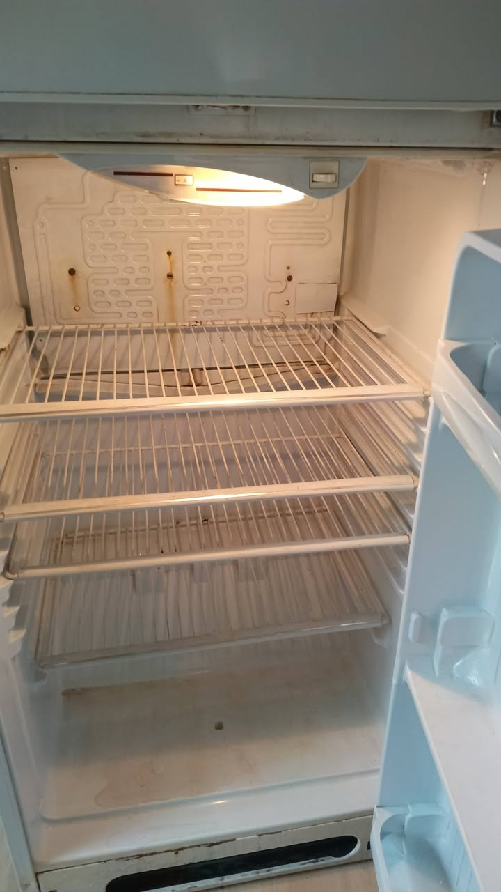 ثلاجة كونكورد الاصلي حجم 18قدم ماطور وغاز الشركة السعر 270الف وبي مجال للاسفسار***********
