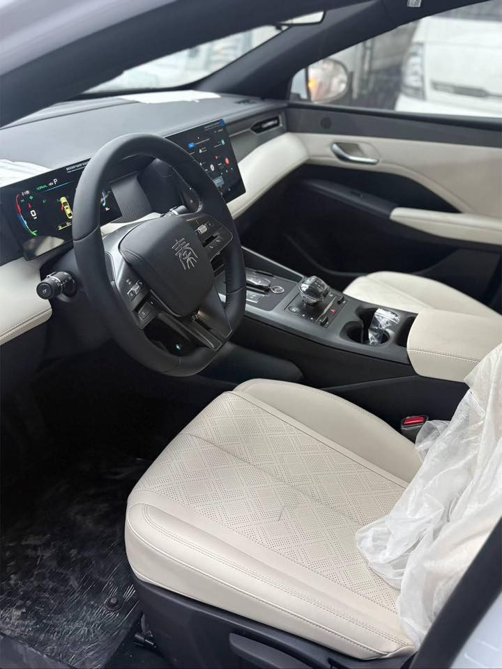 سلام عليكم كل عام وانتم بخير
Byd مكاني نجف الاشرف

2025 

رقمها بغداد وجاهز مداورها على حسابي بسم شركه تتحول باسمك مباشرتاً 

ماشيه اقل 6 

كل غراضها موجوده

بيها شخطه بلطرف القماره اقل شبرين وكلش زغيره مبينه بلصوره شكد تسوه اريد ابيع 

تحياتي الكم

( من تنطي سعر خلي الله بين عيونك لا تكسر بيها كلش)
***********
