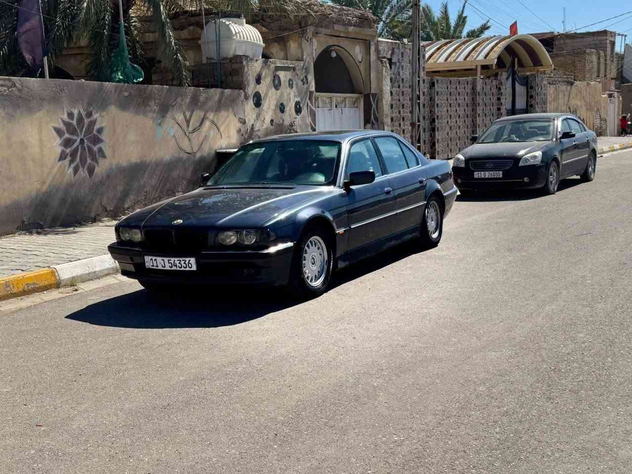 يالله سلام عليكم 
عيدكم مبارك كل عام وانتو بخير 

خفاش موديل 1995 

حجم 730 
ثمانيه سلندر 
رقم بغداد بسمي رقم انكيزي جديد مع سنويه جديد مع هزه جديد 
2 تخم تاير مع تخم صدر جديد 

3بجم موديل 2000 لايت زنون بلادي 

4 مكفوله من ضربه فقط صبغ 

5 تبريد ثلج 

6 سلايت جام 

7 جنطه شفط 

8 سياره دبل جام 

سياره كامله خير من الله 

مكاني واسط 
سعرر 68 ورقه 
***********
