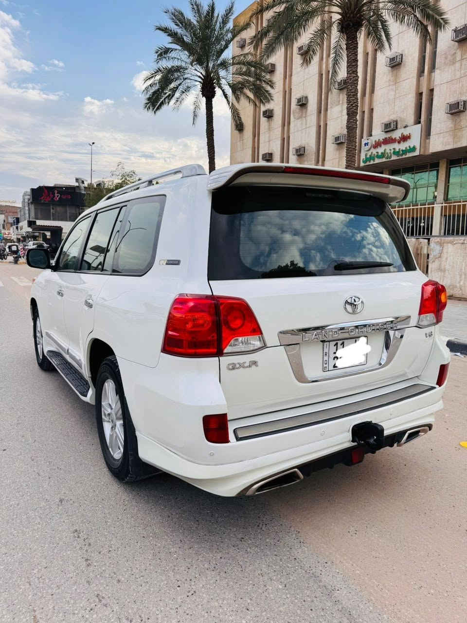 السلام عليكم للبيع لأندكروز موديل 2015 ابريم اصلي رقم بغداد الجديد دولي بسمي تحويل ثاني يوم مكفولة كفاله عامه
فول مواصفات 1/1
حساس امامي
حساس خلفي
بصمه تشغل
بصمه اوبواب
فتحه سلايت
كشنات جلد اصلي
كشن كهرباء اتلاث حركات
محرك 6 سلندر
تشغيل عن بعد
8 ايرباك 
زراكات لايت 
مري شفط و قلاب 
مثبت سرعه 
سبعه راكب 
ثلاث قطع تبريد 
تحكمات ستيرن كامله 
كامرة دوارة
مطفايه حريق 
وباقي مواصفات معروفه. 
ماشيه (89) إلف حقيقي شرط الفحص 
سعر السياره (390) $ورقه وبيها مجال مكاني بابل 
اللاستفسار على رقم ***********
