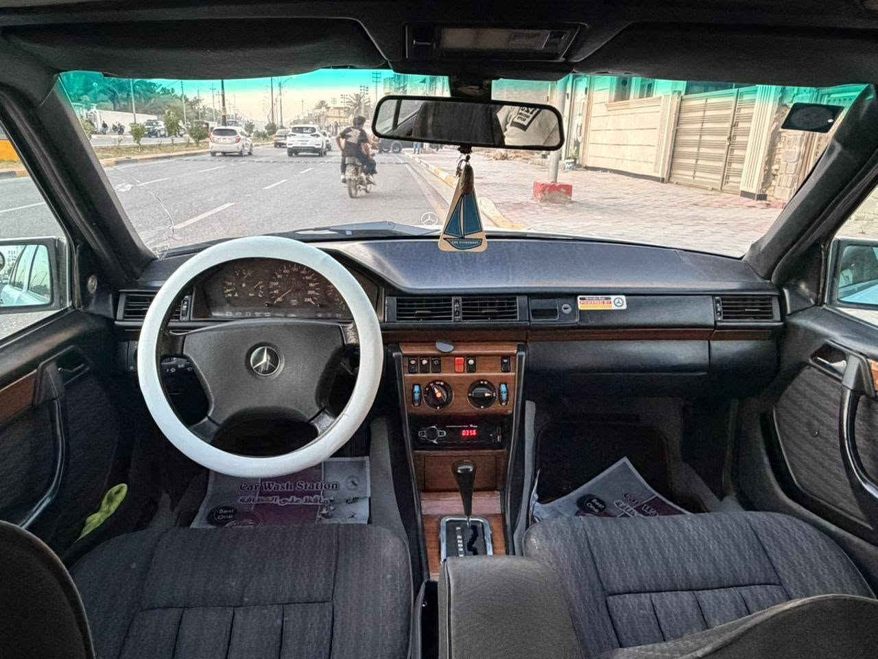 السلام عليكم
دب ١٩٩١ مكينه راس الثور تبريد شغال حداديه حلوه غرفه نضيفه سنتر لوك شغال كهربائية كله شغاله السياره ابسمي

مكانه كربلاء المقدسة *********** سعر ٦٢ وبيه مجال
