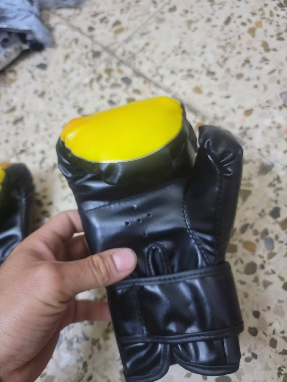 كف ملاكمة لعمر ١٥ سنه تقريبآ


**إذا كنت صاحب هذا الإعلان وتريد حذفه لأي سبب، رجاءا أرسل رسالة إلى الدعم الفني**