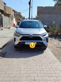 راف فور 22...ماشيه 83 بدون صبغ جاملغ أمامي بارد والباب الخلفي والامام ...