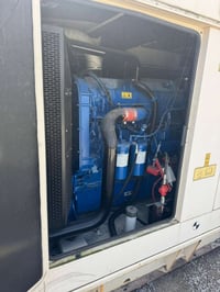 بيركنز حجم 2500 FG 550 kva  وارد بيرطاني  ساعات العمل 250 ساعة  المولد...